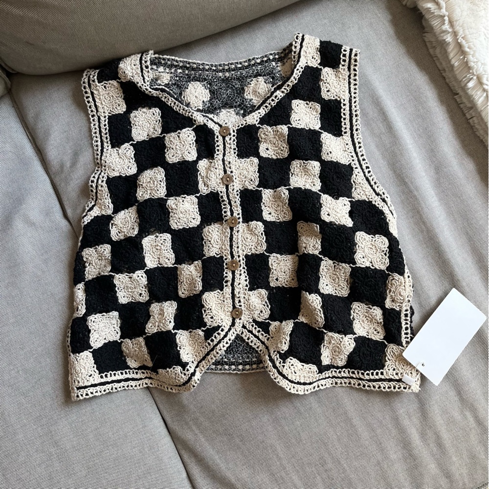 Checkered crop top vest